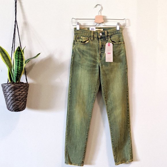 Levi's Denim - NWT Levi's Wedgie Fit Distressed Ankle Crop Jeans